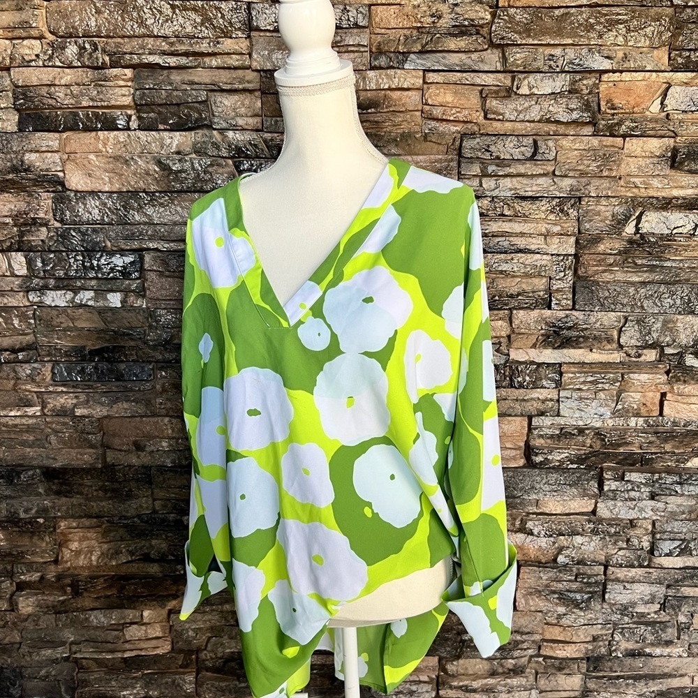 Alfani Green and White Floral V-Neck Blouse